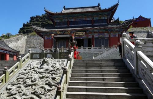 中国最“惊险”的寺庙，如何建成至今是迷，游客：堪称大自然奇迹