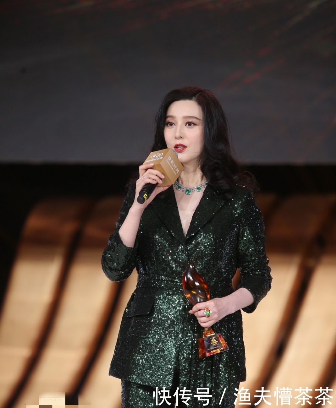 [低调]范冰冰不走红毯造型也变低调，不及郭碧婷性感，不如同框郑爽惊艳