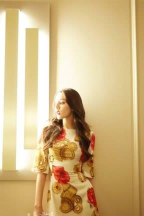 迪丽热巴穿绣花裙搭太惊艳,大秀古典美,网友:气质真的很重要!