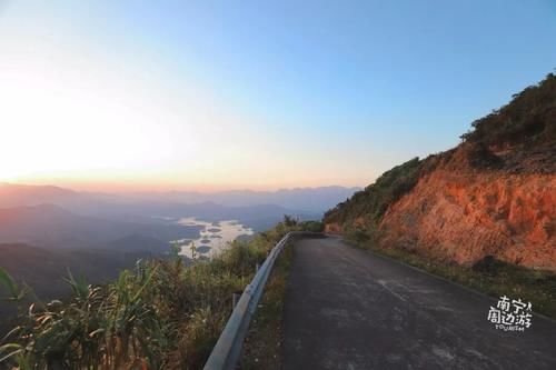 这才是广西未开发秘境，绝美的高山草原....免费！烧烤露营看星星