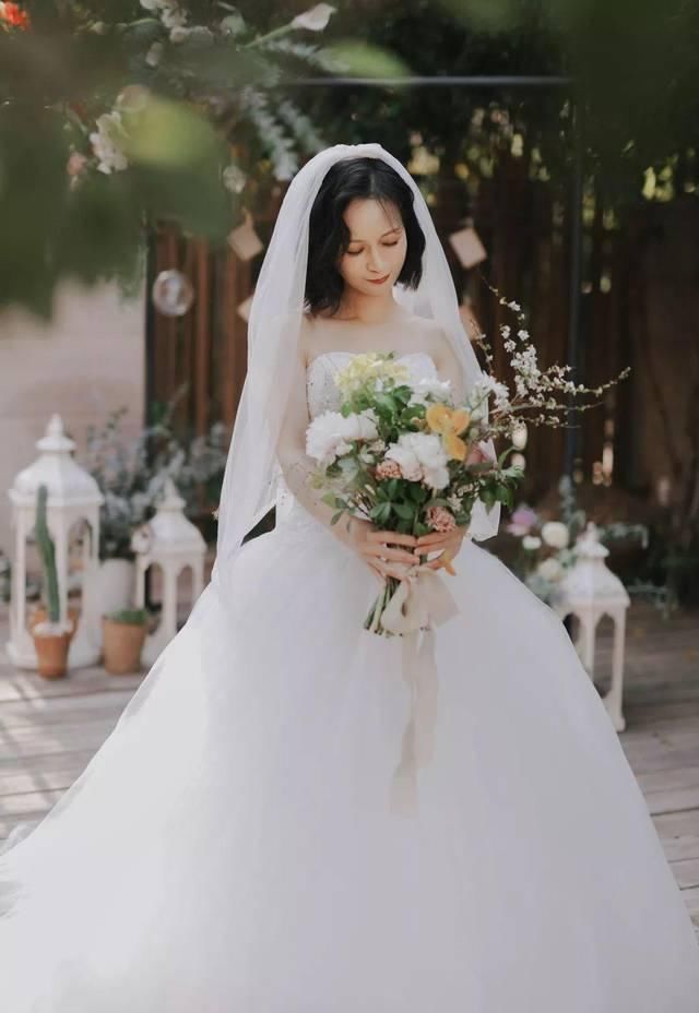  那一刻@迟到30年的婚纱照，这个母亲节我给妈妈补上了｜素人改造