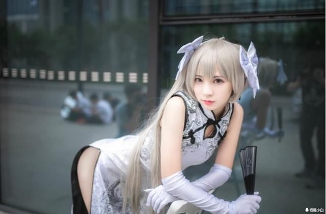 白丝COS:活捉一只长腿白丝小姐姐春日野穹 旗袍果然和美腿很