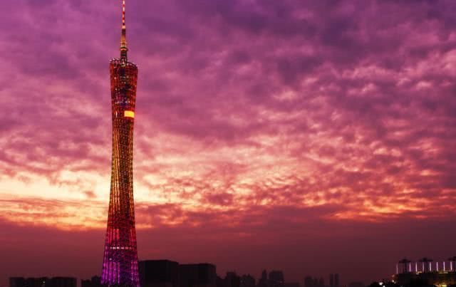 中国五个GDP过万亿的省会城市，南京约占广州一半！