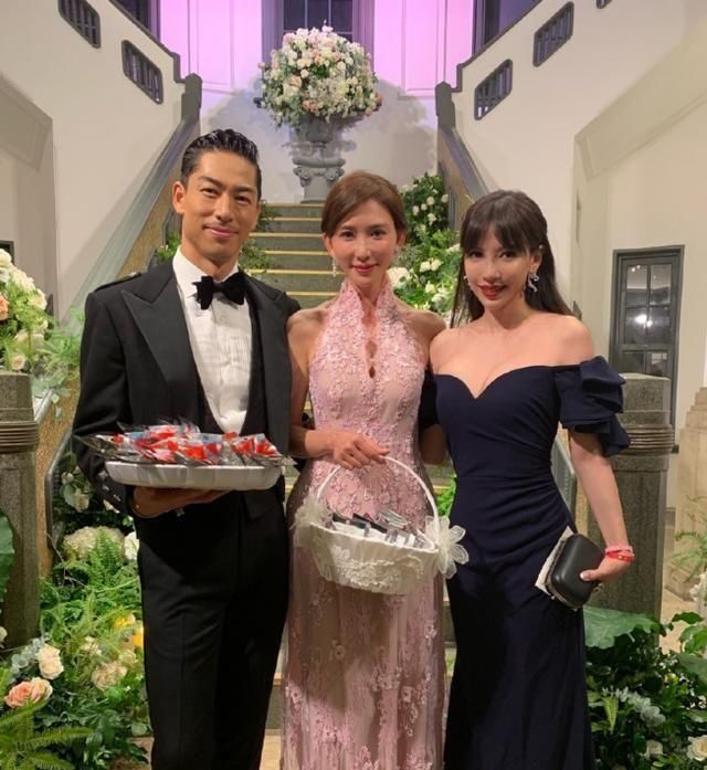  『美的』王力宏老婆李靓蕾当妈后太嫩了，随性造型却美的让人心动