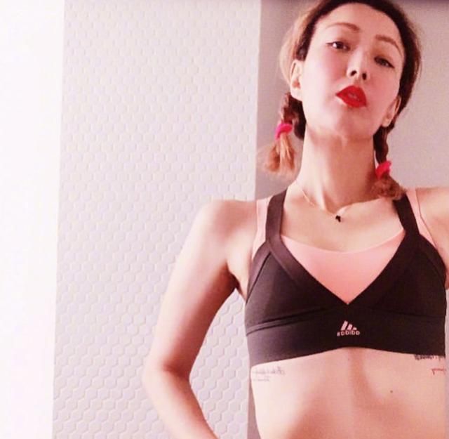 【郑秀文】48岁郑秀文，瘦身36斤饮食曝光，按照这份饮食吃，一个月瘦10斤！