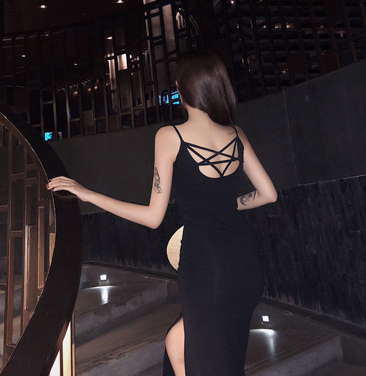 现在的女人真开放，逛街这样穿，太美了，十个男人九个回头