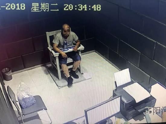 哈尔滨警方辟谣“辅警当街小便” 造谣者被拘15天