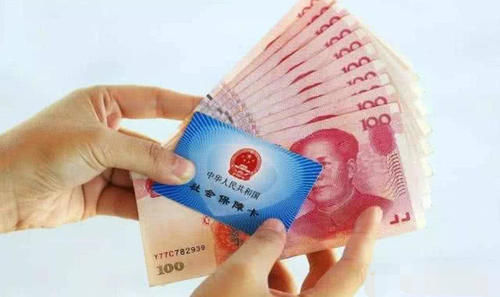  [社保缴费]30岁不交社保每年在银行存1万，退休后存下的钱真比社