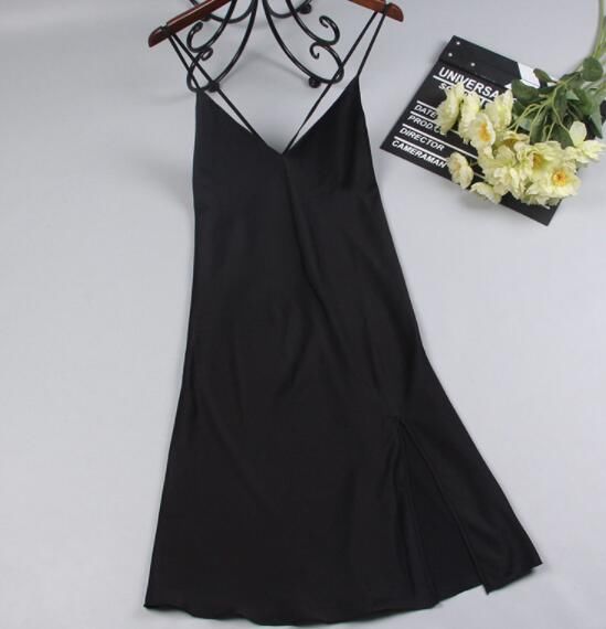 女人在家一定要穿舒服点，瞧瞧下图女人这么穿，简直迷死人