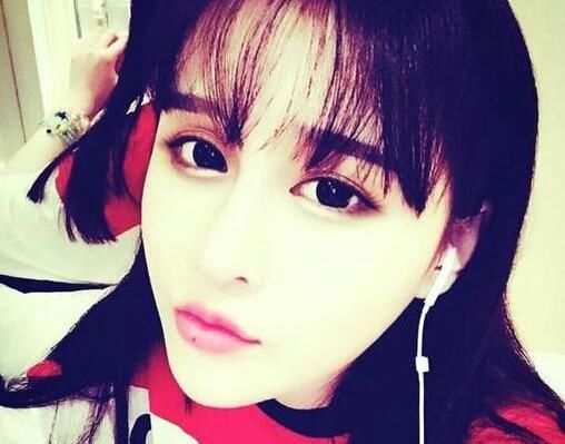 赵本山女儿公开恋情一个月后男方宣布分手，曝女方欺骗且私生活乱