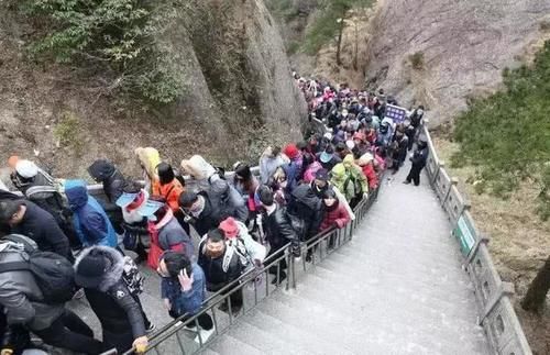 中国最“赚钱”的金山，门票年收入高达5亿元，连城市都因它而改