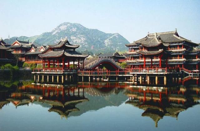 印度一家人来中国旅游，千挑万选了一个景区，却因一原因止步门口