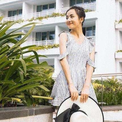 泳衣太露，不敢穿？今夏流行的连体泳衣，露比不露更显清纯小性感