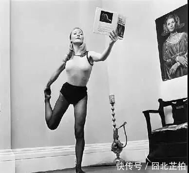  『时尚单品』阔腿裤大势已去！2020年流行的是“瑜伽裤”，百搭显瘦又时髦