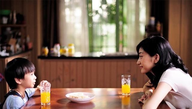  「教孩子」美国父亲模仿中国妻子用普通话骂女儿，外国网友：学中文受益终生