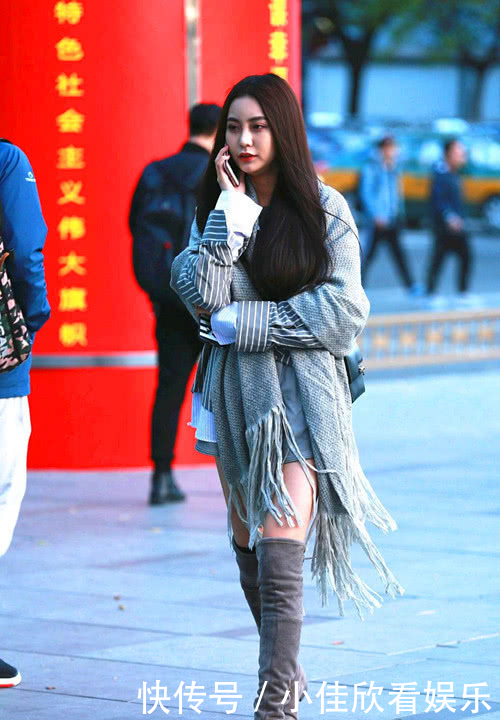  「美女」街拍，春季里的靓装美女，一双时髦长靴简约中透出时尚感