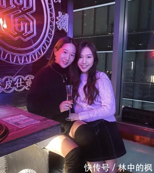 『依旧』曾经的性感偶像,54岁李丽珍依旧香艳逼人,女儿青出于蓝胜于蓝