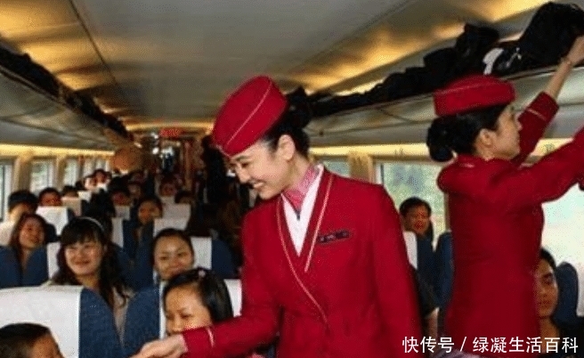 高铁动车乘务员一个月，工资大概有多少？看完羡慕了