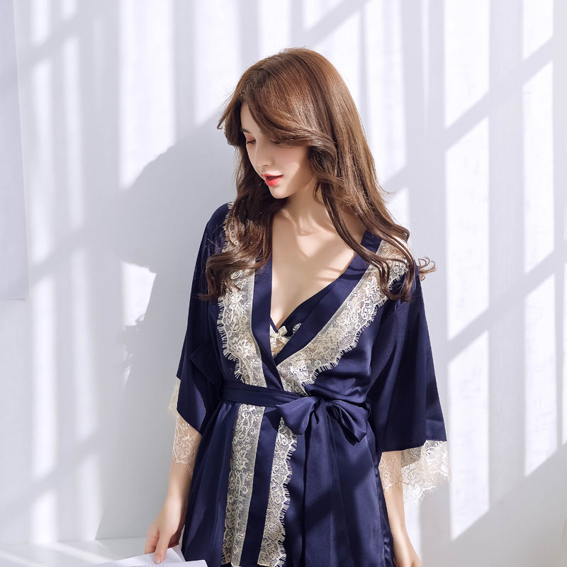 女人晚上睡觉一定要用睡衣，今年流行这8款，连背影都美翻了