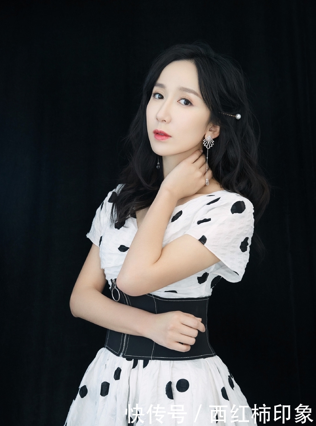  性感|美女图集，第821期：性感时尚，图几小姐姐，你会更喜欢呢？
