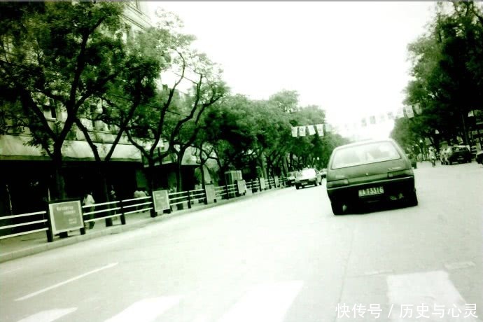 老照片：九十年代的西安市东大街