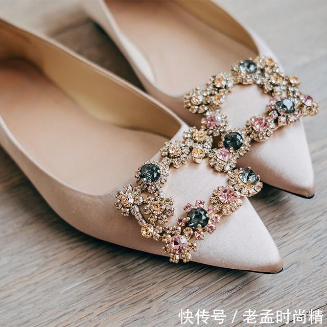  新款真皮一■专门解救懒人的时尚凉鞋，穿脱基本不用手，搭配什么都好看！