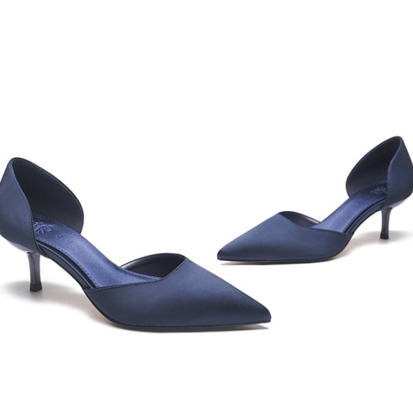 穿上气质高跟凉鞋,款式漂亮还便宜,让你绽放光彩