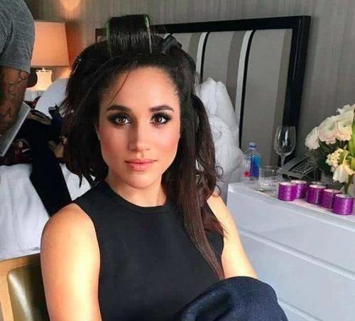 梅根王妃一个月后再次亮相,双腿变得纤细,越来越有王妃范