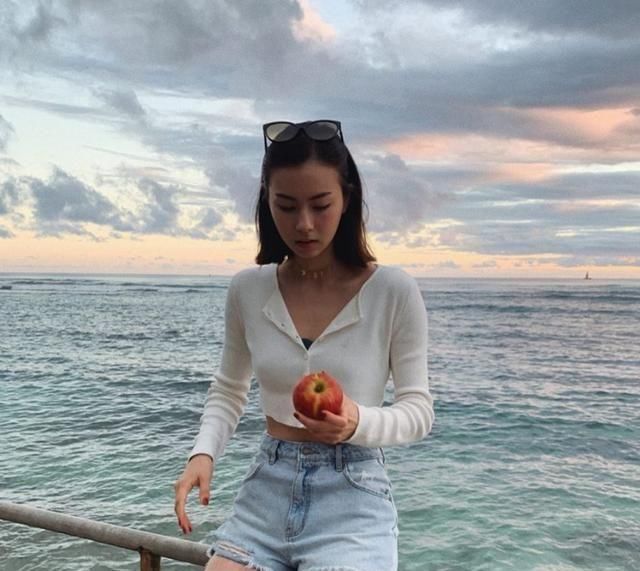  『扣起来』比渣女裙还要撩！Jennie狂穿的“渣女外套”