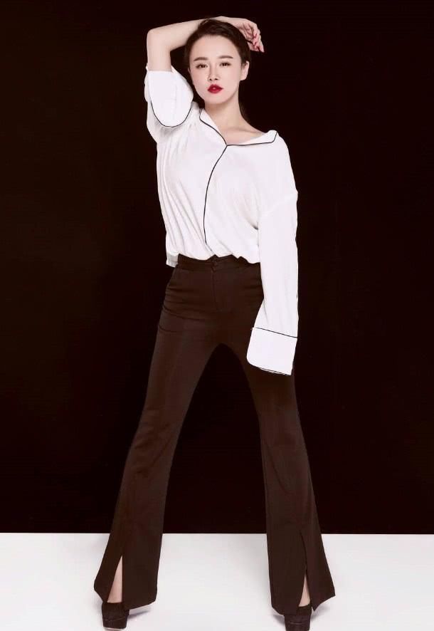 冉莹颖这样穿美girl变酷girl，一声不响又让人惊艳一把！