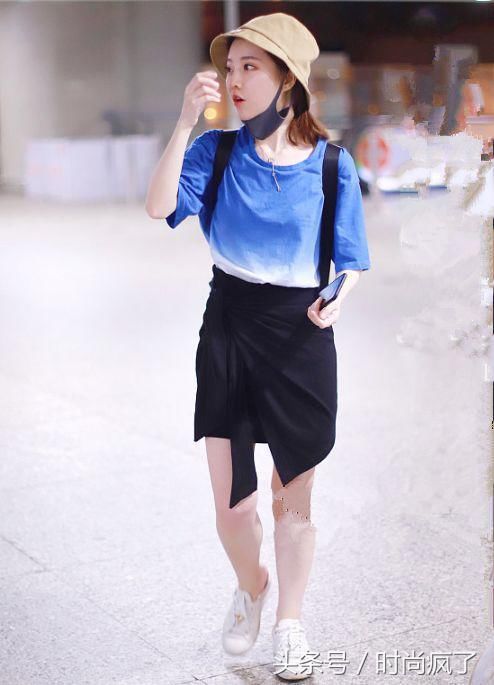 冯提莫终于开窍！裙子外系条外套就出来了，网友：谁还说她是1米5
