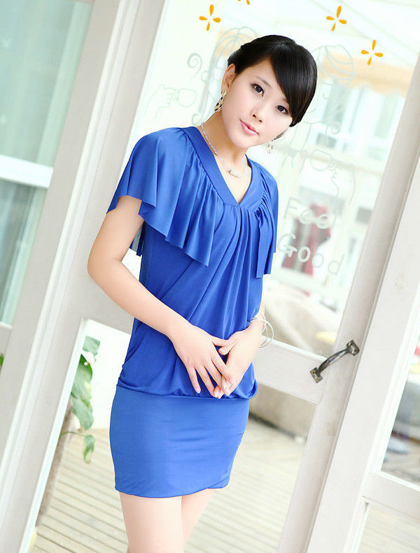 一个青春而美丽的时尚文静气质美女