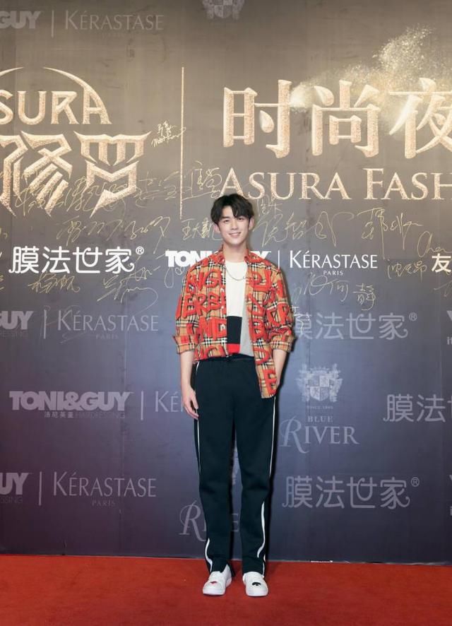 只有看过吴磊，才知道啥叫长开了 网友：胖点更好看