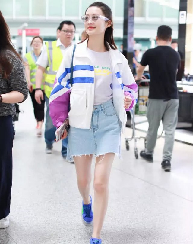 做女星不易，李沁为让腿更美穿“木棍鞋”，脚背和脚趾成90度!