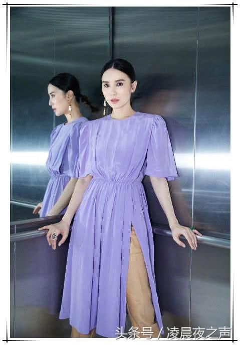 宋佳裙子里穿裤子竟然不丑，这是要解锁新的潮流搭配吗？