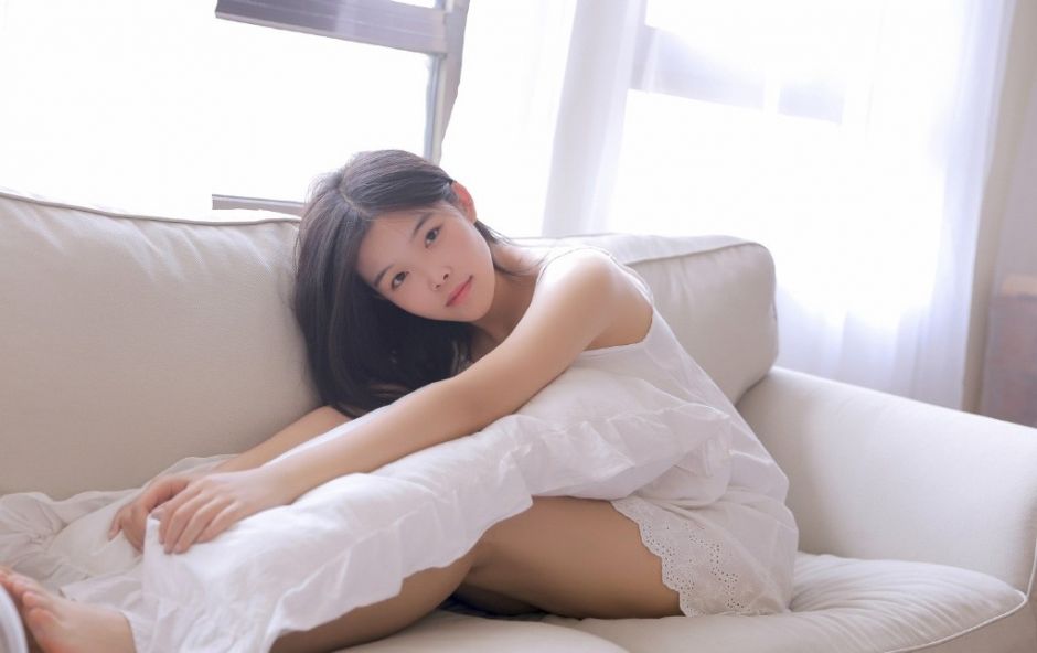 日系小清新美女，香肩迷人长腿写真图片