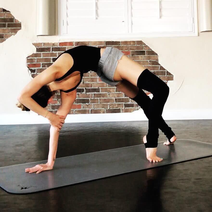 女生应该常练这三式瑜伽，让你拥有纤腰美腹变女神!