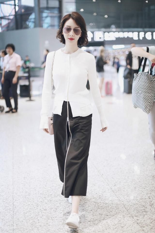 白色紧身裤陈数也敢穿,她不知道自己腿粗吗?之前都靠长裙遮着肉