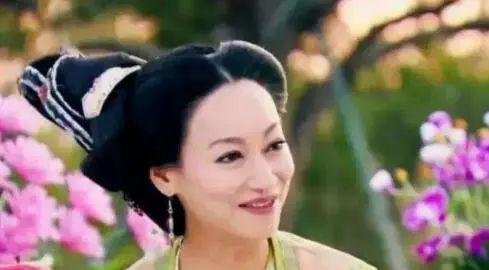 『舅舅』丈夫建立盛世王朝, 儿子成千古一帝, 她三岁时头发与身高一样长