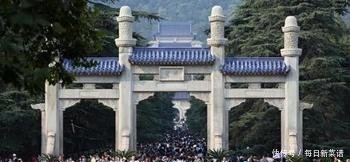 泰国富翁带一家来中国旅游，刚下地铁就很失望，不相信这是在中国