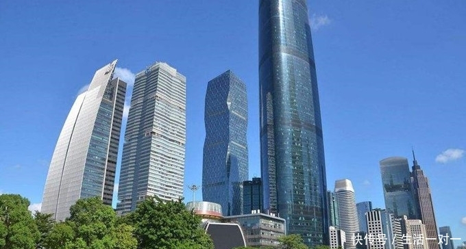 全世界唯一没有外国人的城市在中国，只要发现有人靠近就马上劝离