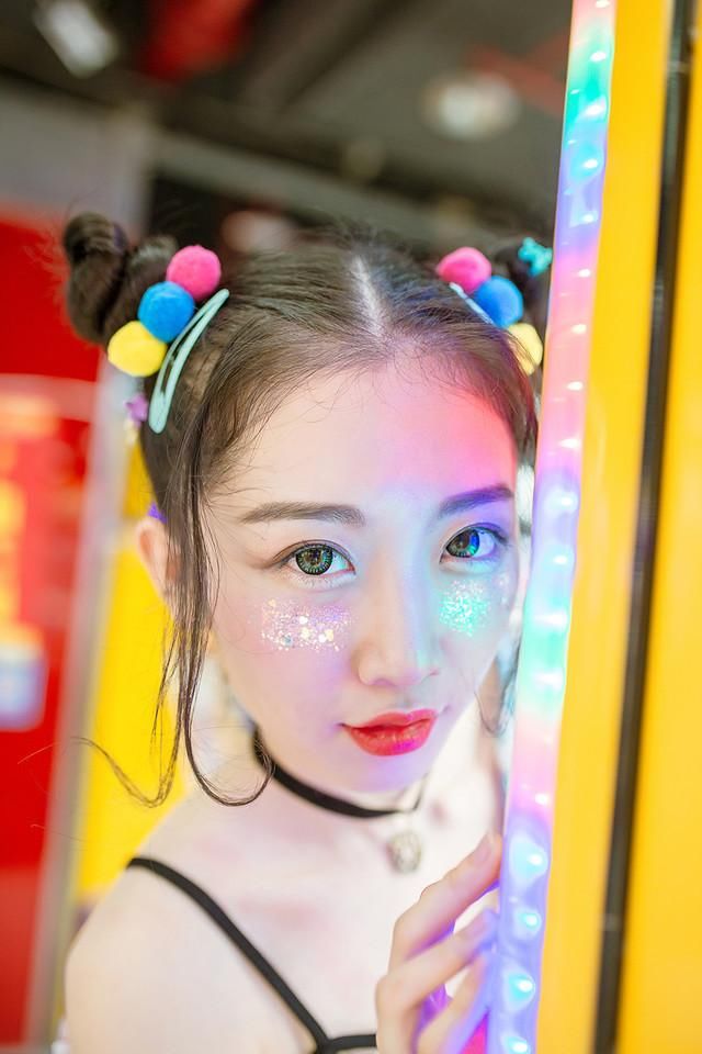 性感电玩美女鬼马个性活泼写真图片