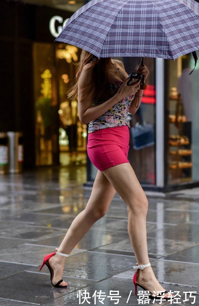  「美女」美女是真的敢穿，打扮的像“鲜花”一样，太接地气了