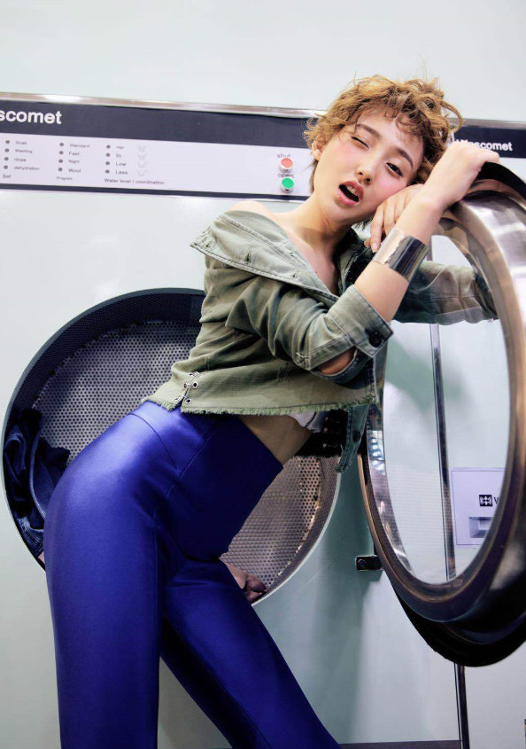 身材好就是王道，艾晓琪穿上“葡萄”皮裤，美到让人尖叫！