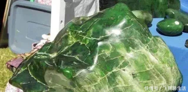  「玉石」谁说老外不玩奇石, 看看国外的石头市场是啥样!