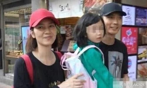 某男性传言出轨经纪人的事情又升级了,其妻子的做法让人想不到