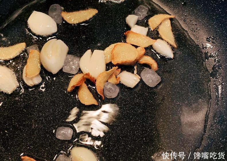  『看起来』台式美味三杯鸡，炒糖色和九层塔的加入，出锅后色泽很诱人