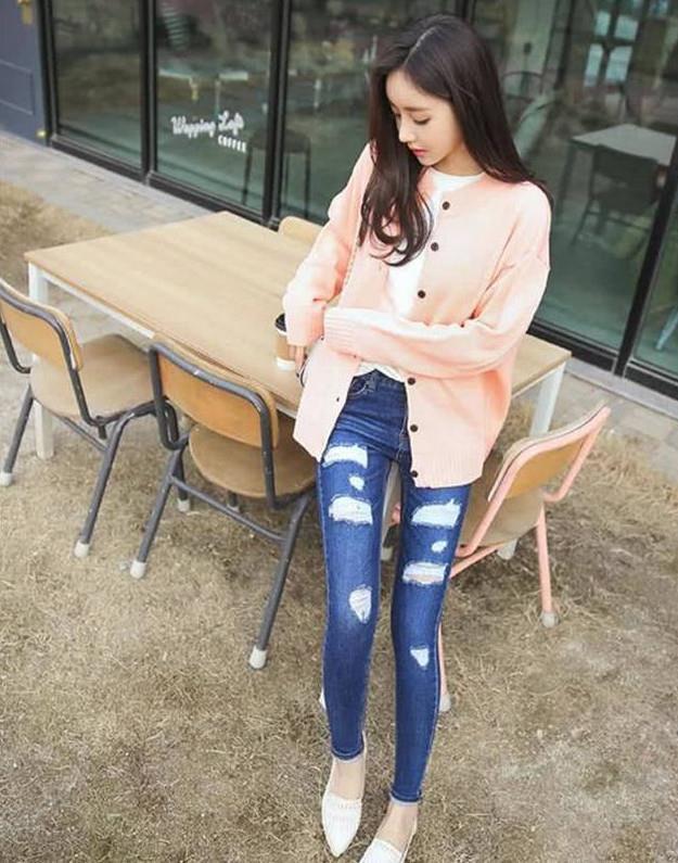 东莞美拍：紧身牛仔裤让你成为女神，女人优雅不失韵味，魅力十足