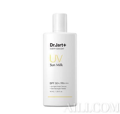  『防晒』小心变成“蝙蝠侠” 戴口罩防晒真的不能停