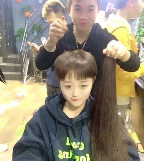 广东18岁女孩短发像个假小子, 接完长发后, 让男人们怀疑人生